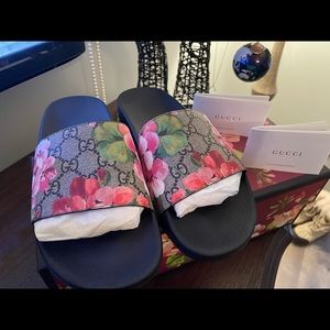 GUCCI SLIDES